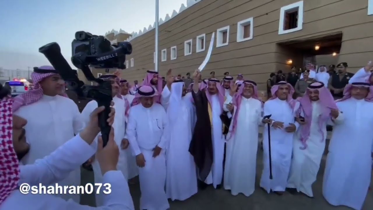 فرقة شهران للفنون الشعبية‬⁩ في استقبال سمو الأمير جلوي بن عبد العزيز  أمير منطقة ⁧‫نجران‬⁩ ⁦