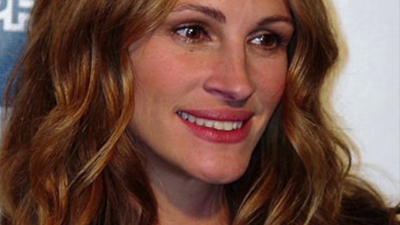 Julia Roberts Claps Back At Hater Who Criticizes Her ‘Ugly Nail Polish