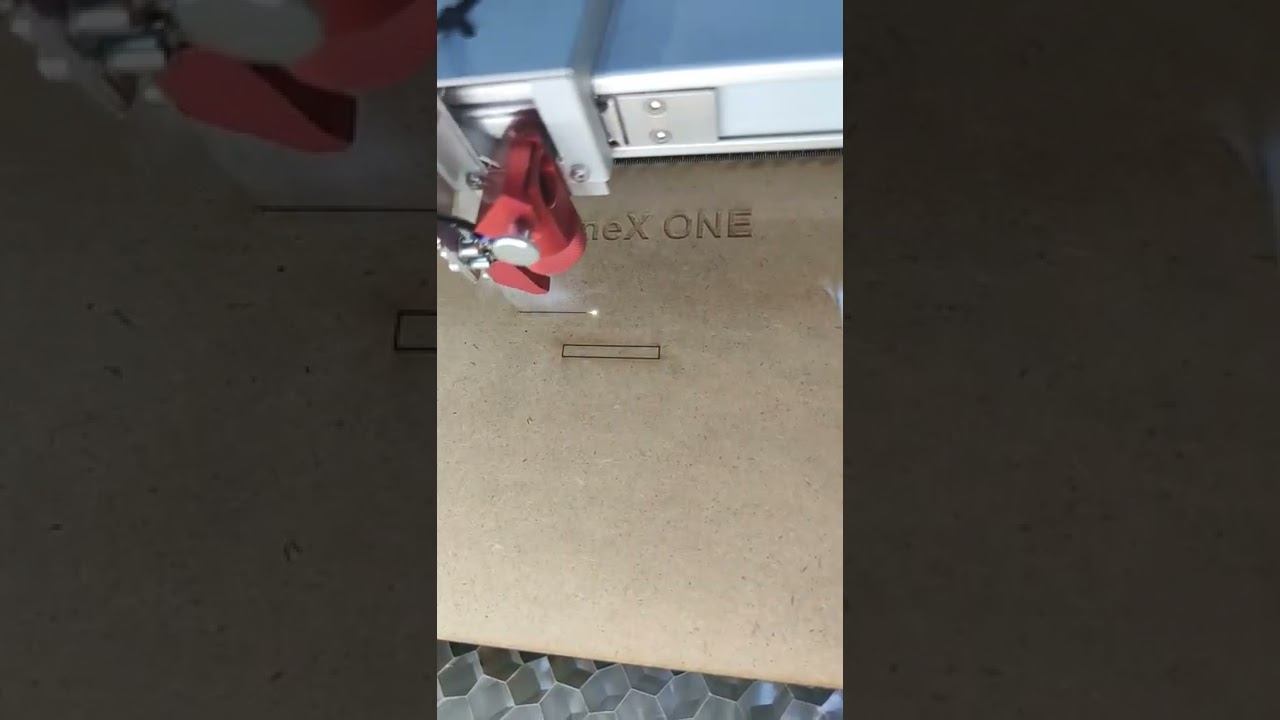 Powerful Laser schneidet MeyneX ONE aus. 😱  Das ist spektakulär ! 