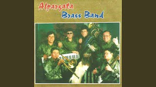 Video thumbnail of "Alpargata Brass Band - Aguila Negra"