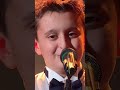 Francesco Maugeri porta sul palco “Voilà” di Barbara Pravi, con il violino e una voce incantevole!🎻