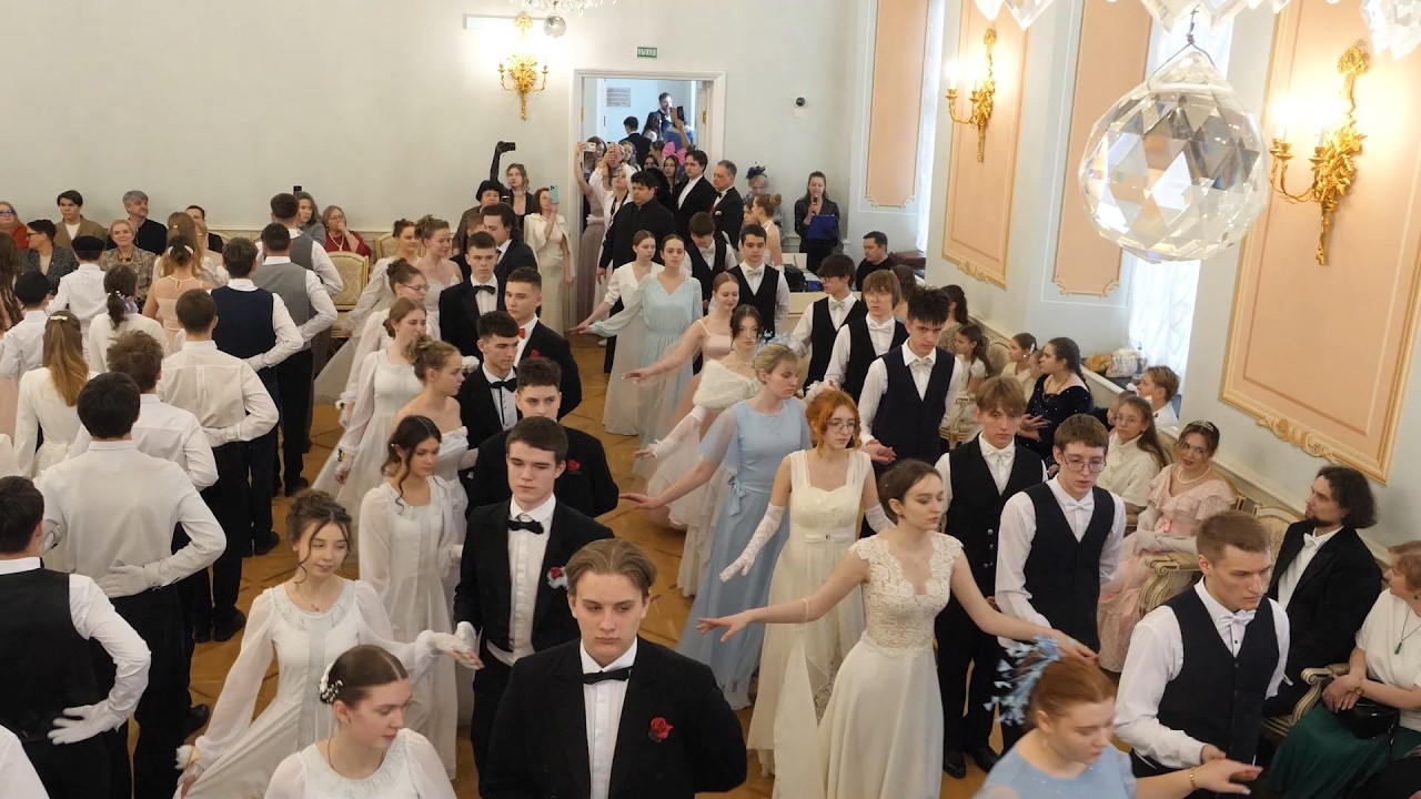 В Несвижском замке состоялся Сретенский Митрополичий бал православной молодежи