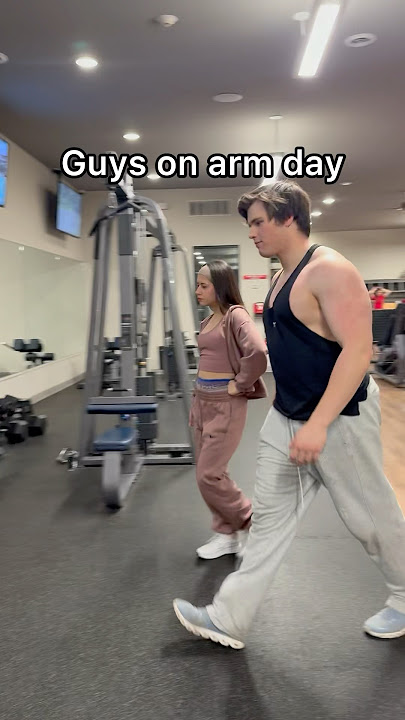 Guys versus girls at the gym