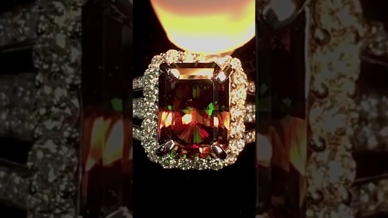 Color Change Sphene under incandescent light 