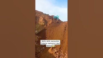 detik detik excavator Cobelco meluncur dari tebing #viral #excavatorvideos #videoshort
