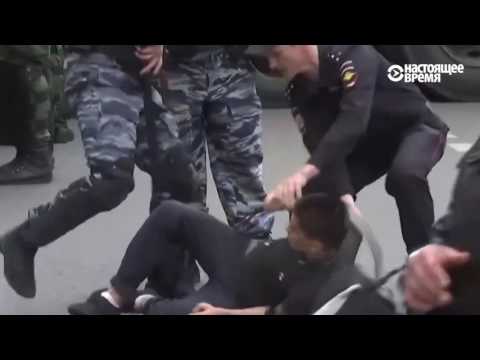 В Москве задержали подростка на антикоррупционном митинге В Москве задержали подростка на антикоррупционном митинге