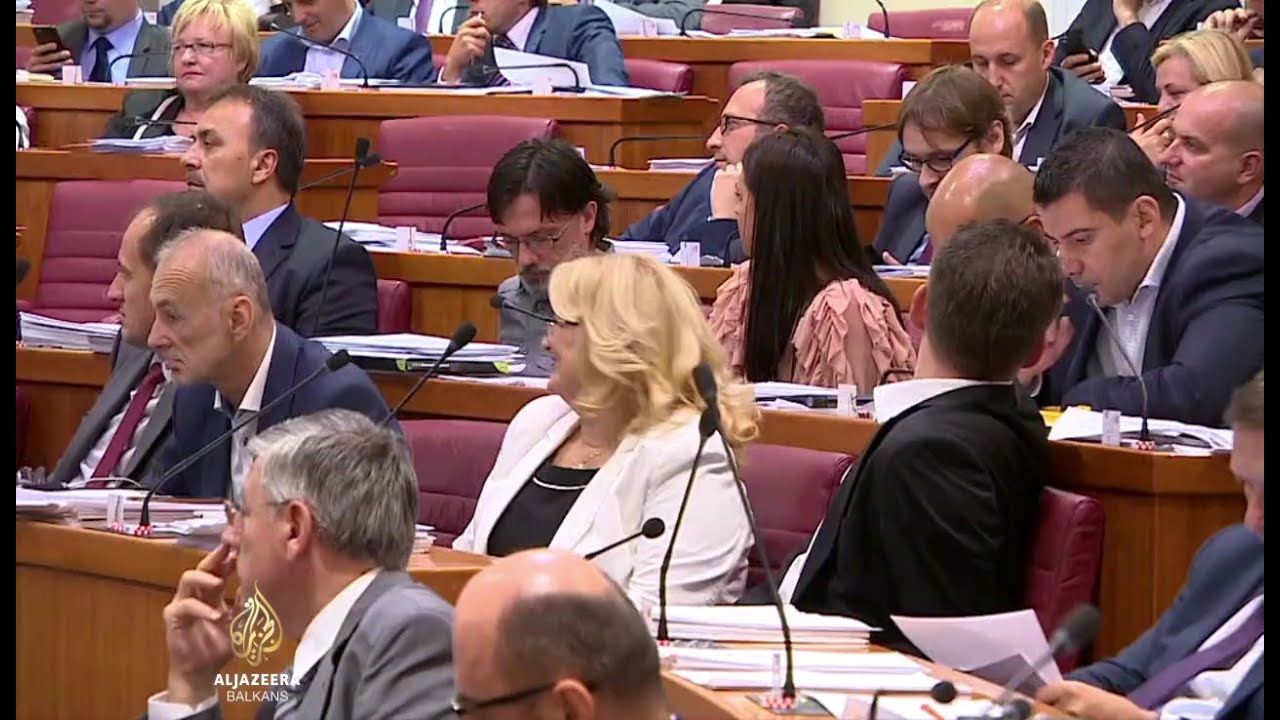يناقش البرلمان الأغلبية الجديدة