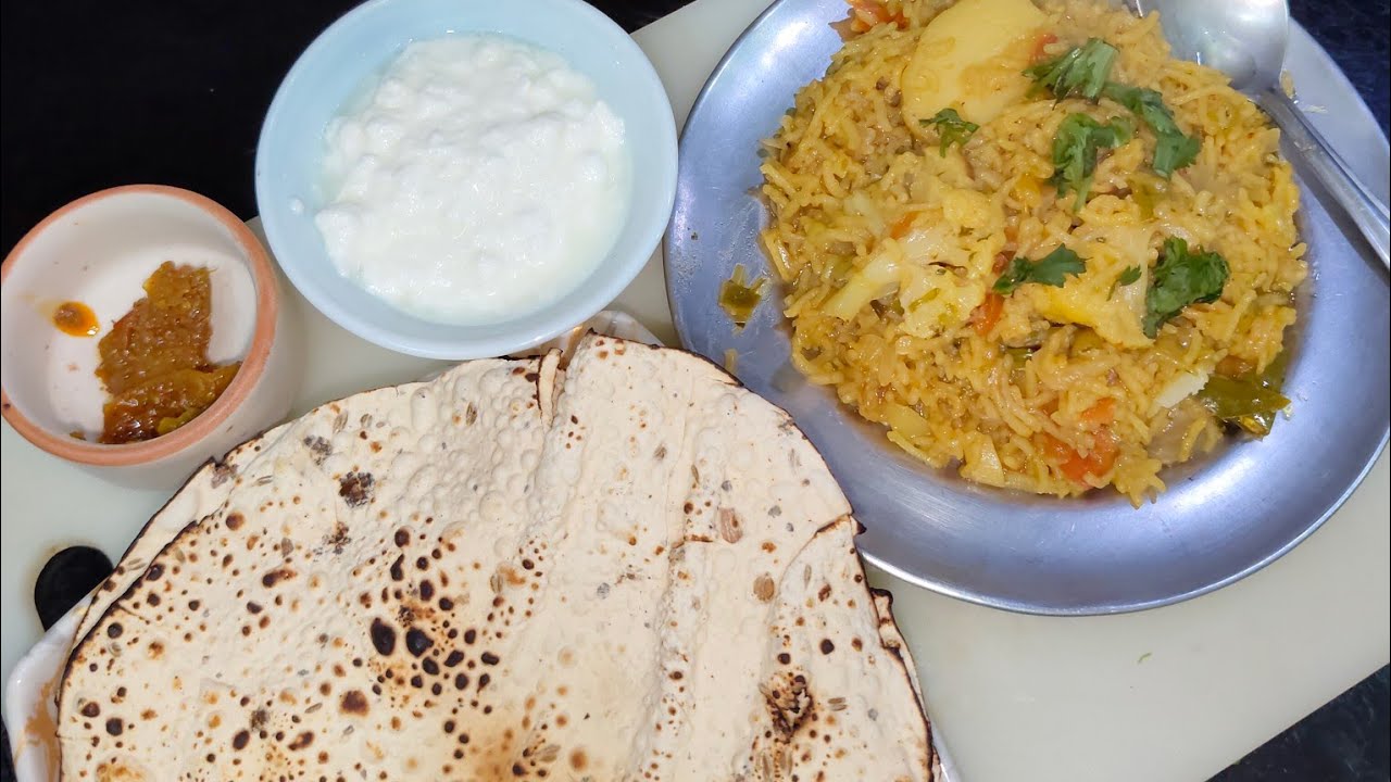 Garam Garam tahari with sindhi pappad😎