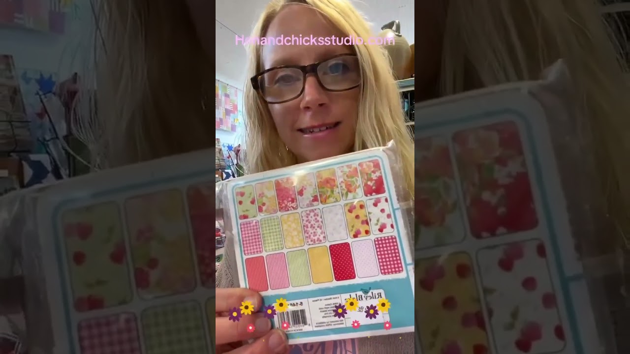 Hen & Chicks Studio | Cluck Cluck Sew Zig Zag Pattern | Table Runner Quilt Kit | Riley Blake Designs