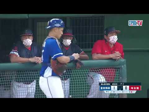 06/22 富邦 VS 味全 一局下，Nice Play！王勝偉攔下郭天信的小白球，傳向一壘刺殺出局