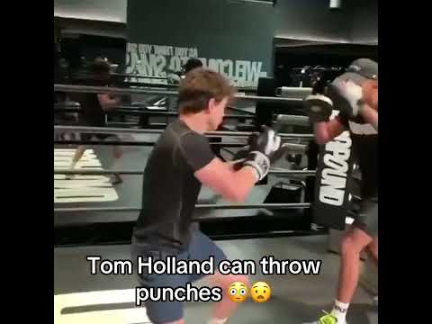 Tom Holland hitting the mitts 👀🥊 (via @louischandler/IG)