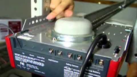 Garage Door Opener EQ Series Installation (Spanish) - Skylink