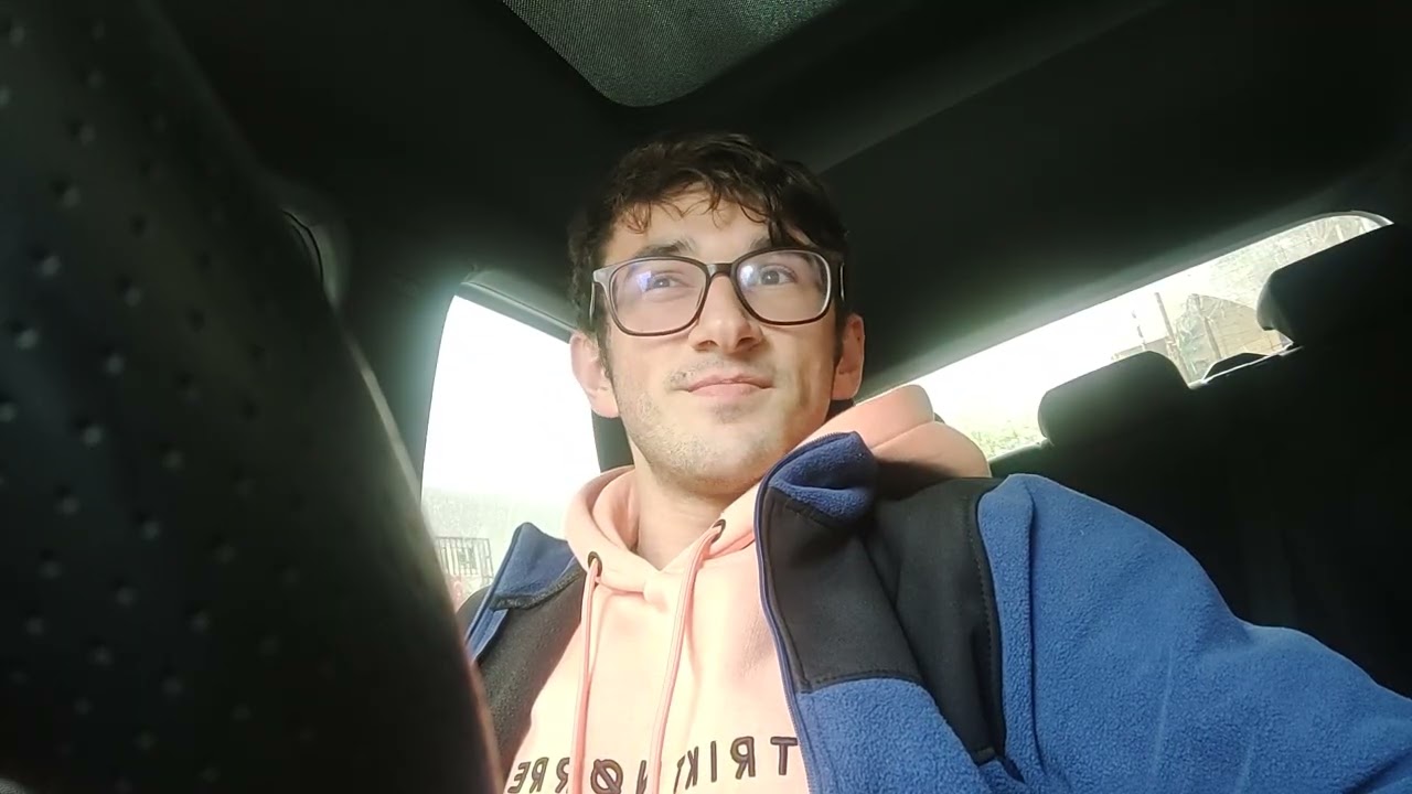 Ablam araba sürüyor 😱