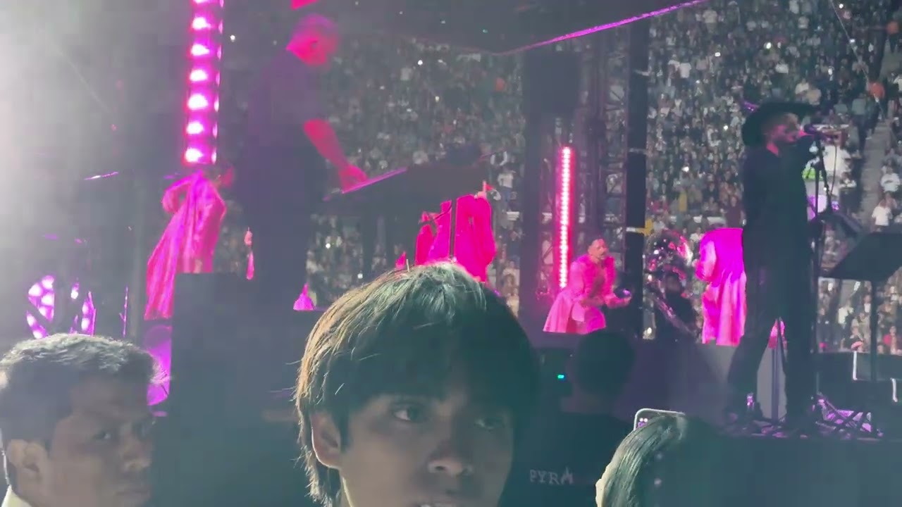 Felicítalo. Yuridia Sin llorar tour Monumental Plaza de Toros