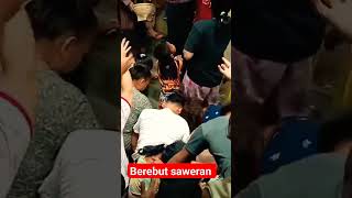 saling berebut uang saweran #hasttag