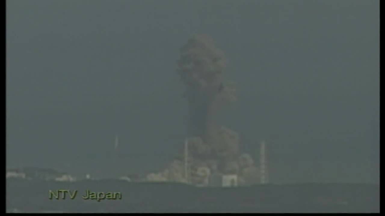 Second explosion at Japan's Fukushima nuclear plant - YouTube