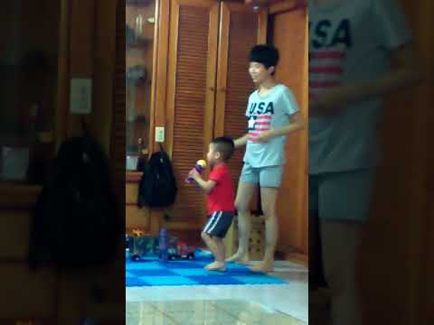 3歲小屁孩跳小蘋果20160802 阿德 3