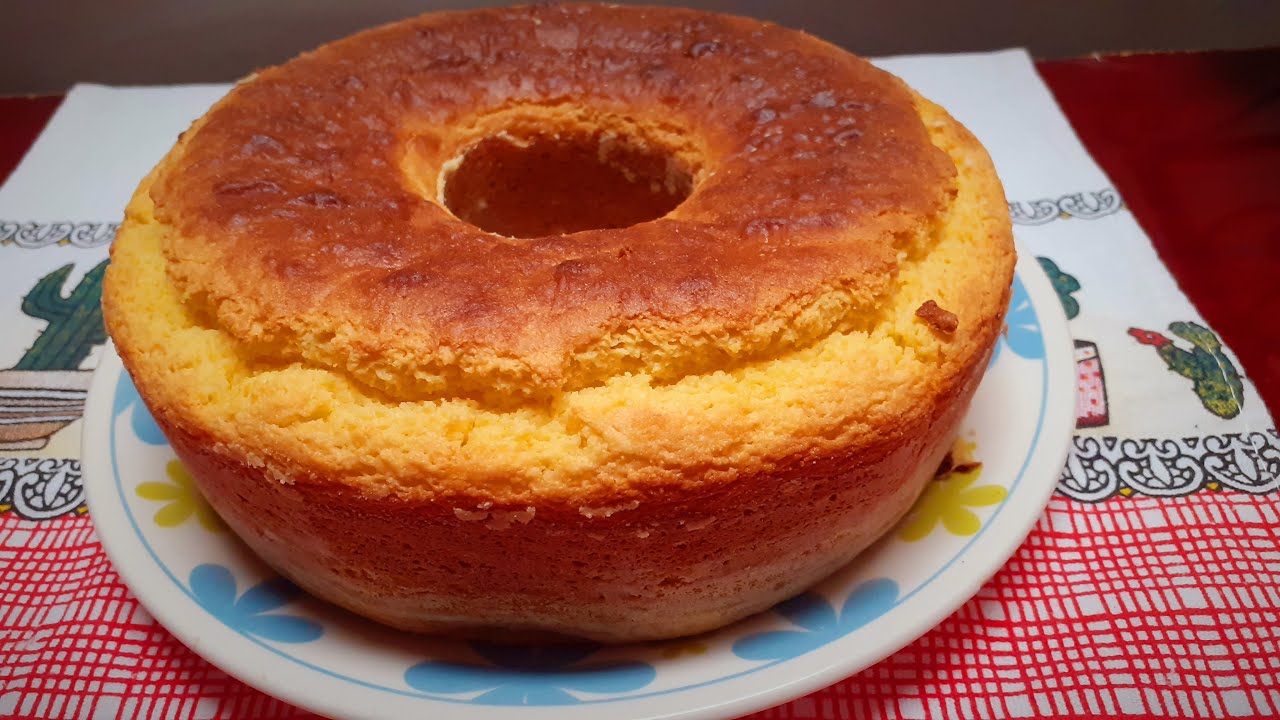 Bolo de fubá com leite condensado e creme de leite - YouTube