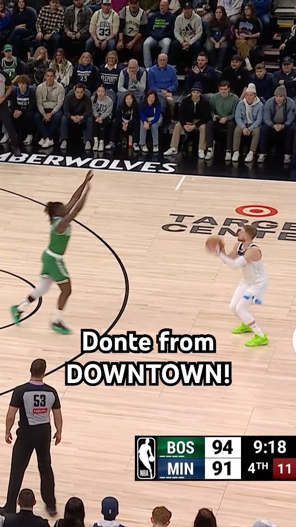 DiVincenzo with HUGE back-to-back threes in the 4th!