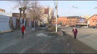 Гололёд парализует пешеходное движение в Рязани