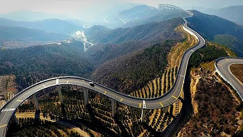 Китайцы построили небесную дорогу