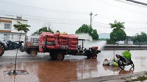 xe công nông chạy trời mưa bão và cái kết