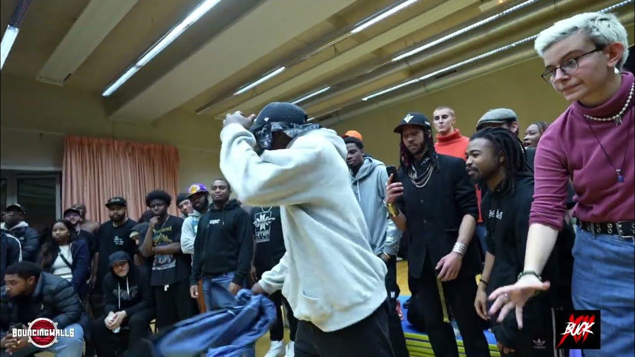 ZEPEK vs JIGSAW BOUNCING WALLS CHRISTMAS BUCK YouTube