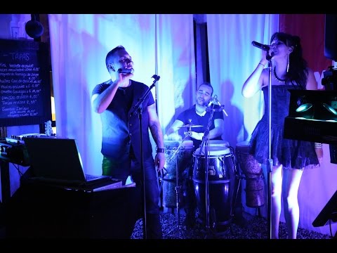 Toutes vos animations pour vos évènements Live et DJ : mariage, soirée d'entreprise, mairie, comités des fêtes... Nous officions sur toute la région PACA, Var, Alpes maritimes, bouches du Rhône, Vaucluse... Nous sommes autonome en son et lumière !