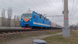 ЭП1М-491 с пассажирским поездом Кисловодск-Санкт-Петербург следует на перегоне Мин-Воды-Суворовская.