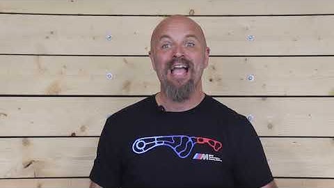 2W2M Taking a bike off the center stand