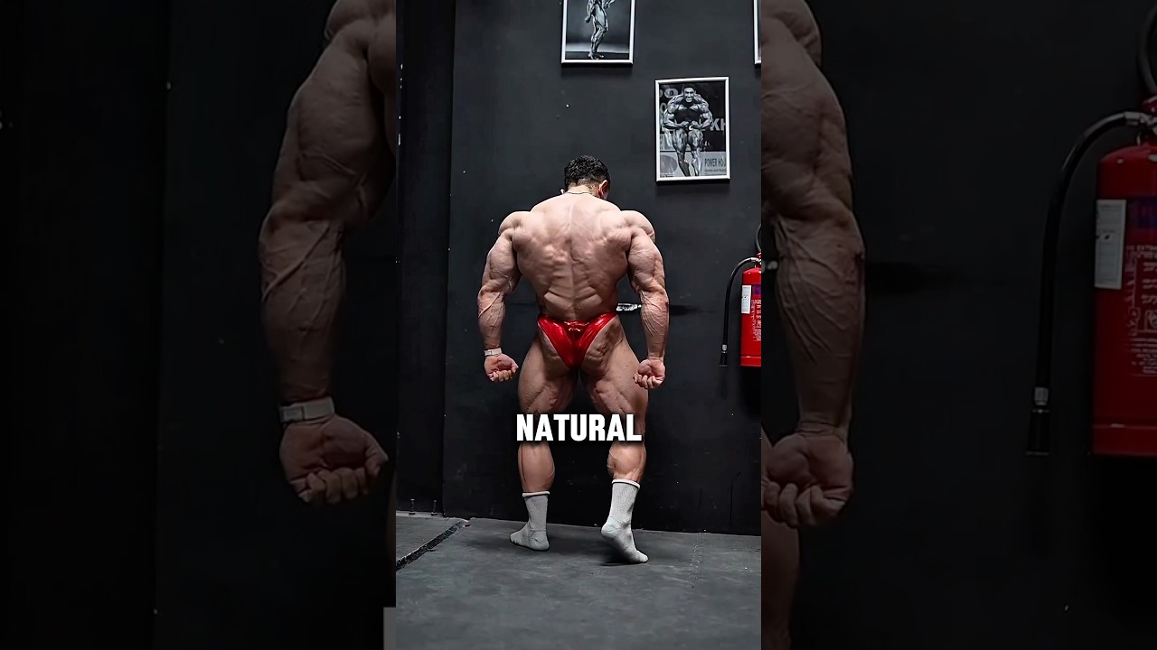 22 year old bodybuilder looks insane