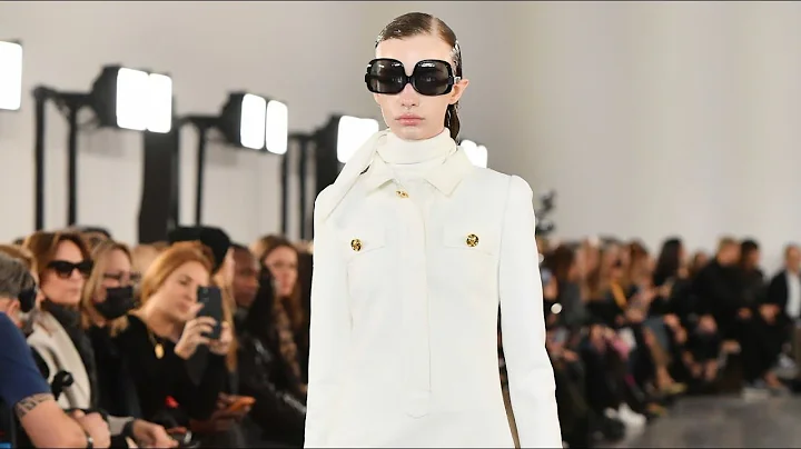 GIAMBATTISTA VALLI - FALL WINTER 2022 / 23 - PARIS...