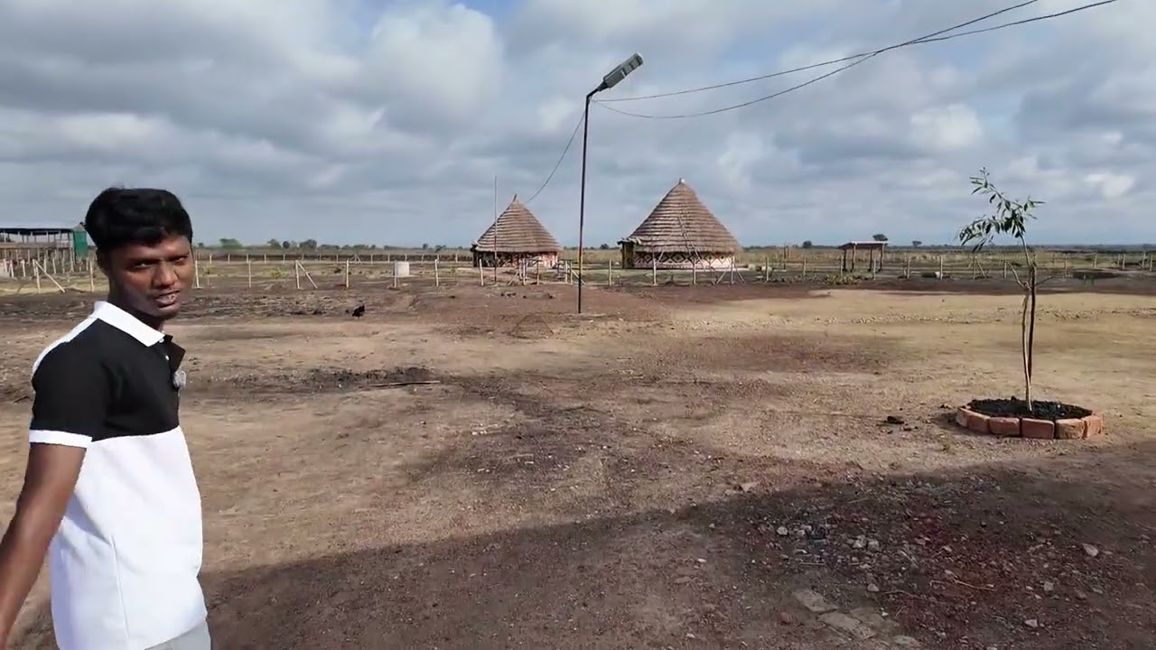 গরুর জন্য কোরাল বানানো হচ্ছে উগান্ডা ফার্মে