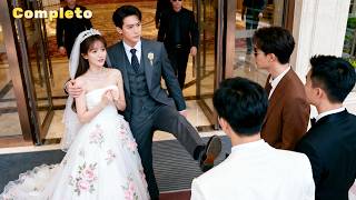 En La Boda, La Chica Fue Acosada Por Sus 4 Hermanos Adoptivos, Pero Por Suerte Apareció El Ceo