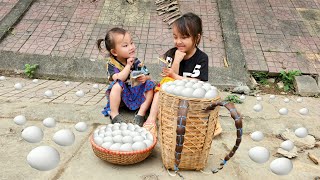 Две бедные сестры продают куриные яйца, чтобы купить еды для своей матери.