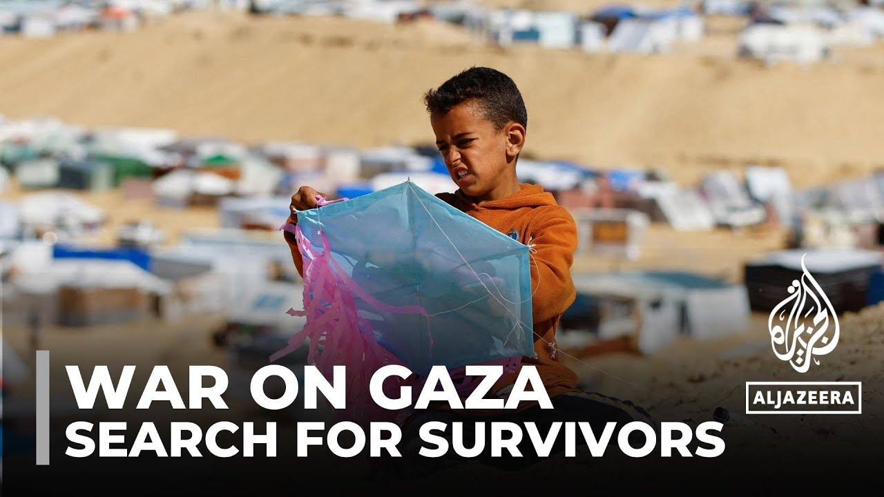 الفلسطينيون يبحثون عن ناجين وسط الأنقاض مع استمرار القصف الإسرائيلي.