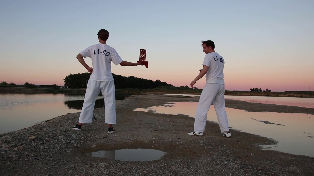 Way of the Crushers Part 1  Bruchtest Ziegel, Steine, Melonen Kampfkunst Li-Bo Kung Fu Regensburg
