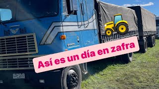 Un día normal en zafra,carga y descarga. Soja #transporte  por tierra