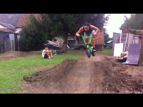 Mini BMX Freestyle pump track   Chaney GUENNET