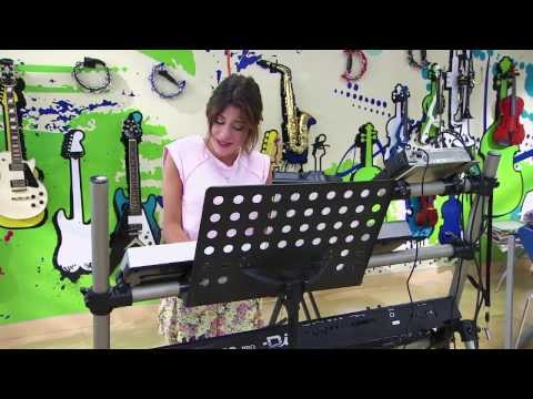 Momento Musical - Vilu ensaia a musica Hoy Somos Mas - Portal Violetta