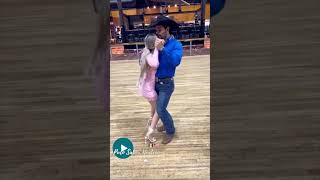 Que bonito bailan la cumbia Satevo