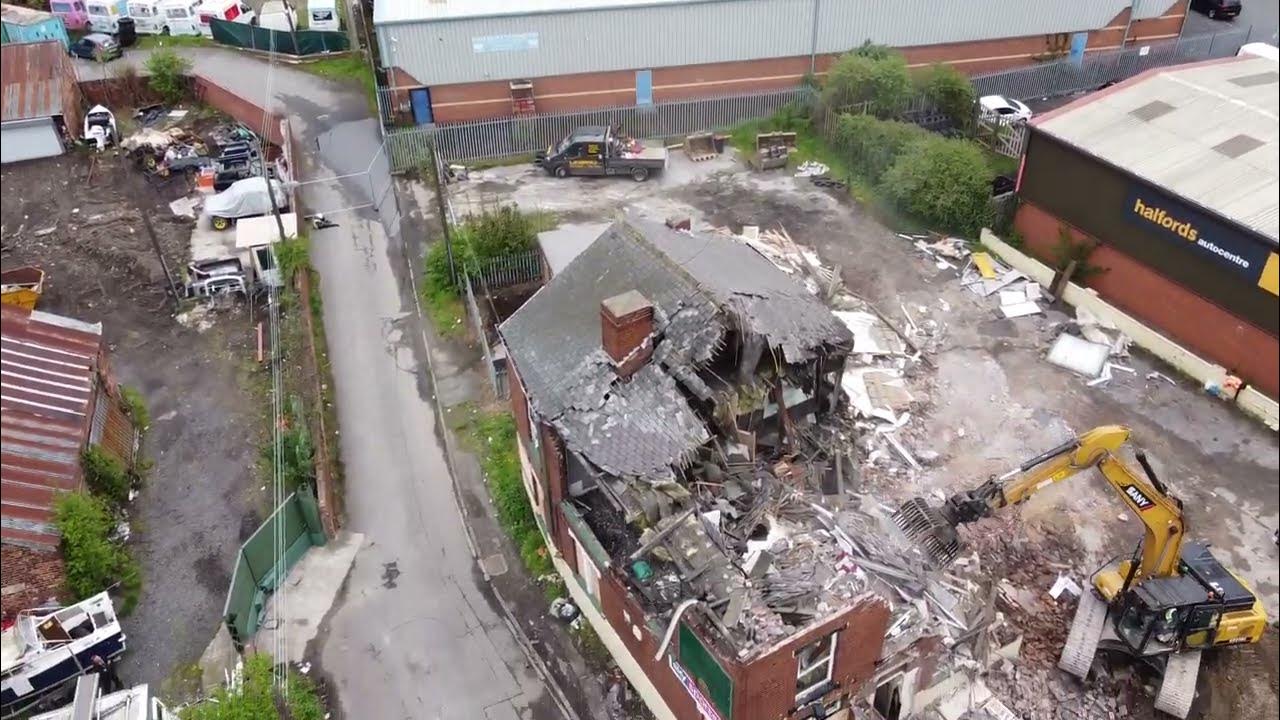 THE GRIFFIN PUB DEMOLITION, LOCK LANE, CASTLEFORD YouTube