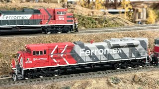 Athearn ATHG 75849 Ferromex zebra scheme SD70ACe FXE 4029 locomotive with a mixed freight train