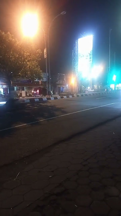 Suasana Malam Pertigaan Ringroad Jalan Solo Jogja #shorts #jogjastorysae #eyp #wisatamalamjogja