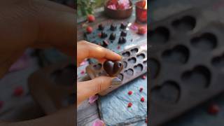 Easy Valentine's Day Gift Idea | Heart Shaped Chocolates | Beetroot Coconut Vegan Chocolate