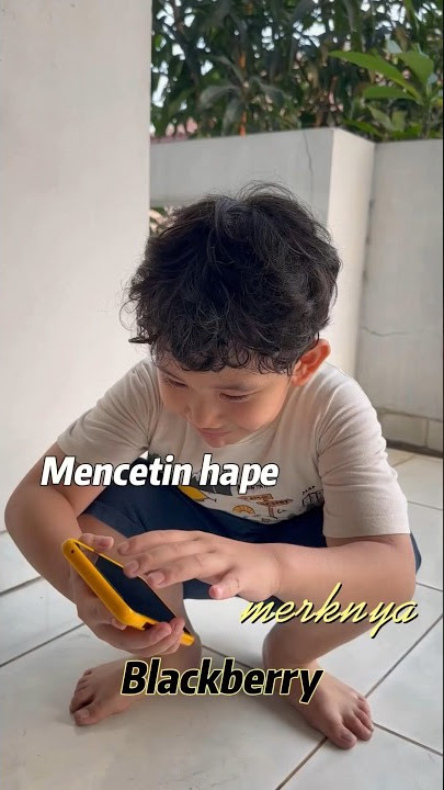 Mencetin hp mereknya BlackBerry