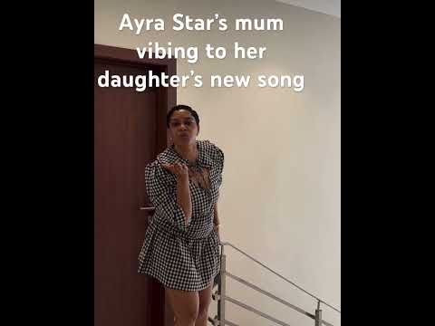 #ayrastar’s Mum giving us hot steps to Ayra’s new song Gimme Dat ft #wizkid