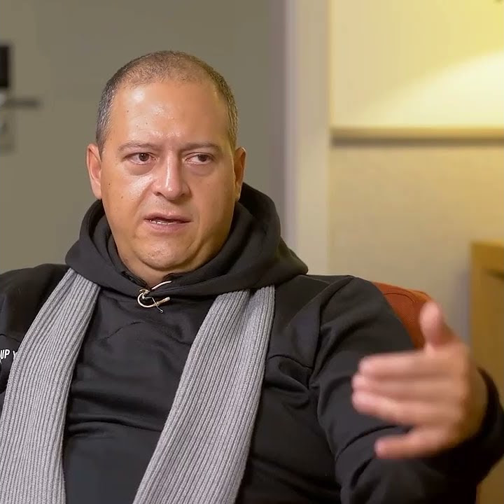 Сын Эскобара про последний звонок отца - YouTube