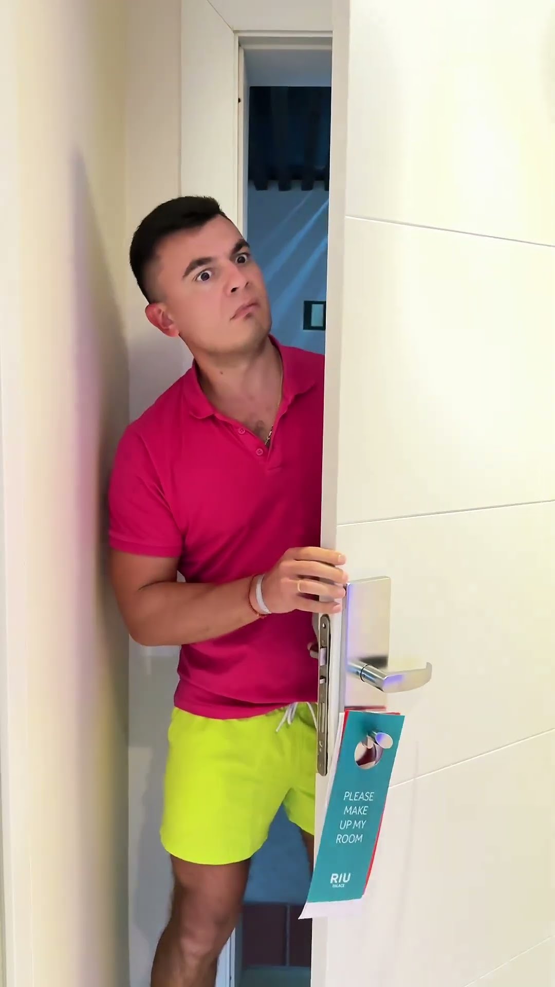 Laughing door by Secret Vlog