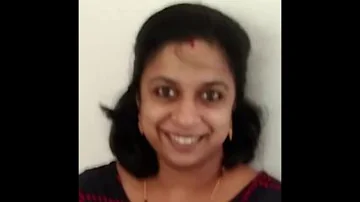 Malayalam smule song AYIRAM KANNUMAAY sung by kavitha